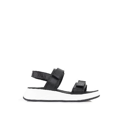 Sandalias con velcro de cuero en negro|Mujeres|Batistella.com.ar - Batistella Tienda Online |Primavera Verano 2024