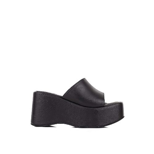 Zueco de cuero con taco forrado en negro|Mujeres|Batistella.com.ar - Batistella Tienda Online |Primavera Verano 2024