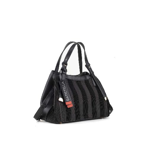 Cartera símil cuero negro con textura plisada|Carteras|Batistella.com.ar - Batistella Tienda Online |Primavera Verano 2024