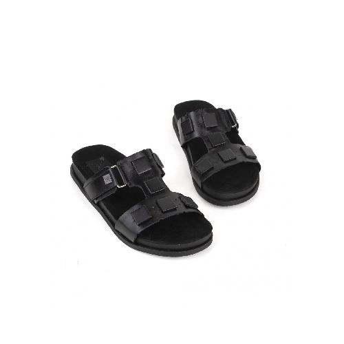 Zueco con tachas en cuero negro|Mujeres|Batistella.com.ar - Batistella Tienda Online |Primavera Verano 2024